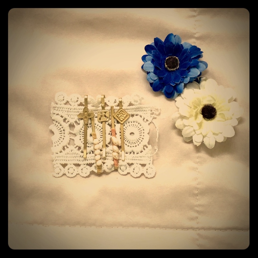 🌸 NWOT gorgeous set of gold hair pins!